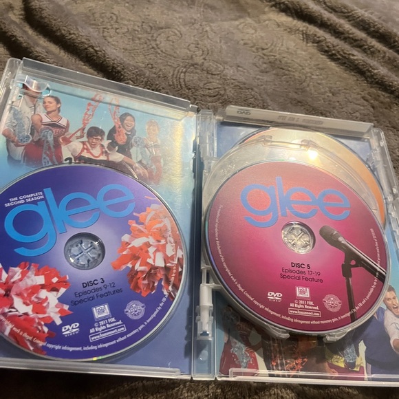 Glee Complete Second Season DVD series - Picture 2 of 5